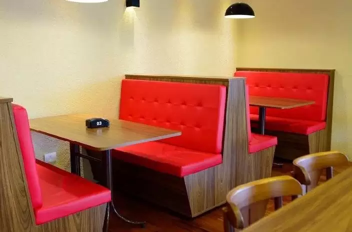 cadeiras e mesas restaurantes, lanchonetes, bar, refeitório e praça de alimentação