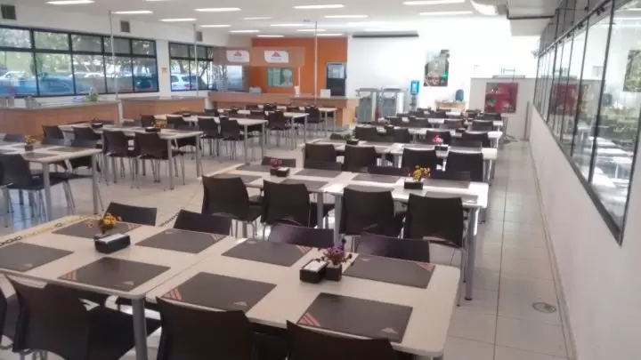 Cadeiras para restaurantes e Refeitório industrial