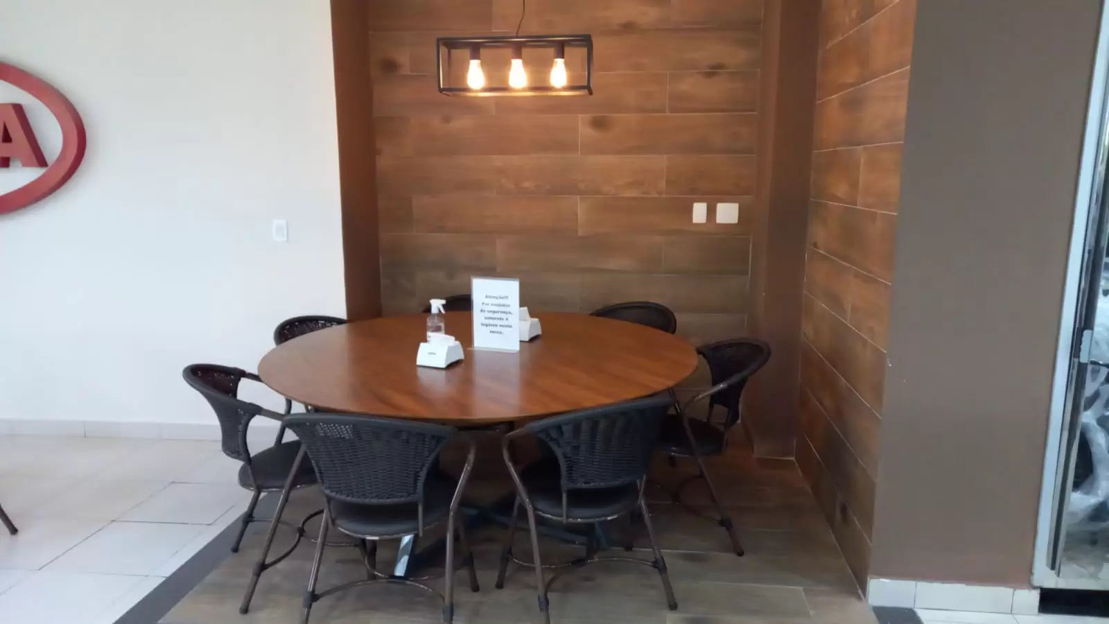 cadeiras e mesas restaurantes, lanchonetes, bar, refeitório e praça de alimentação