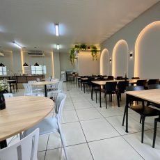 Cadeiras e mesas para restaurantes e bares e lanchonetes