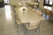 Cadeiras e mesas para refeições