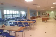 Mesas e cadeiras para refeitórios industriais