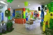 Mesas e cadeiras para buffet infantil