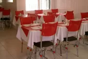 Mesas e cadeiras para refeitórios