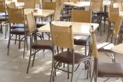 Conjunto de mesas e cadeiras para lanchonetes