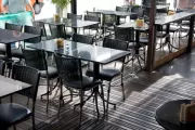Cadeiras e mesas para restaurantes