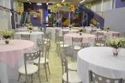 Mesas e cadeiras para buffet infantil