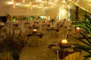 Cadeiras e mesas para eventos