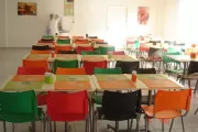 Mesas e cadeiras para refeitório