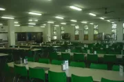 Mesas e cadeiras para refeitório